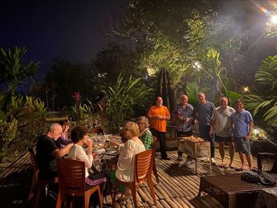 Familia Alzarral con sus amigos (Perú, Francia)