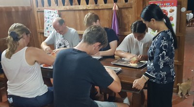 Participation à la confection du dîner chez l’habitant