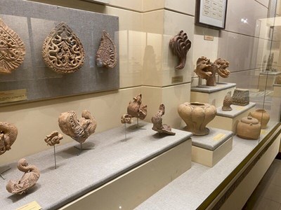 Antigüedades cerámicas del siglo XI al XIV