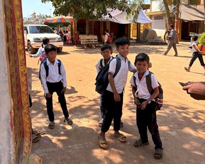Los niños en una escuela de Camboya