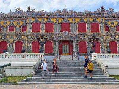 Explore Hue, a beautiful city with many monumental architectural works that bear the historical mark of the last feudal dynasty in Vietnam