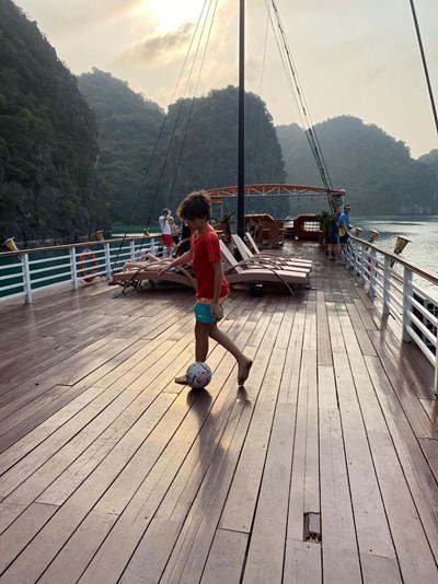 The children are playing football on the cruise