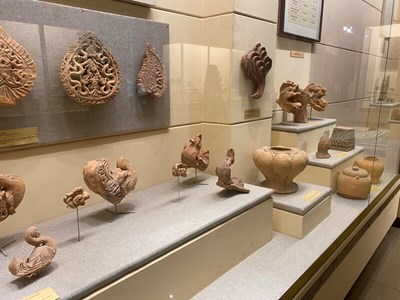 The ceramic antiques from the 11th to the 14th century