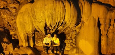 En una cueva magnífica