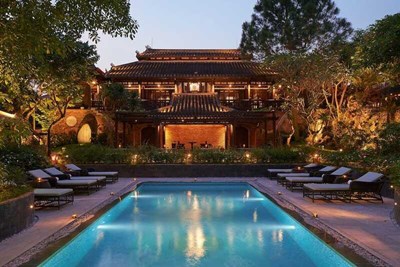   The outdoor area with a pool at Ancient House Garden Hue is exceptionally comfortable and spacious