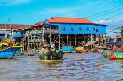 They visit the floating village of Kampong Phluk