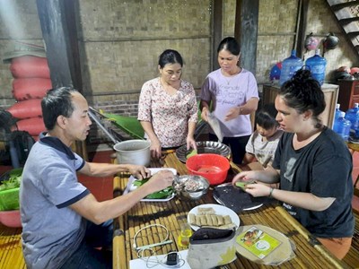 Señora Amelia en un homestay local de Vietnam