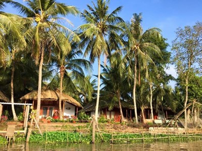 The Quiet and Authentic Outdoor Space at Coco Riverside Lodge