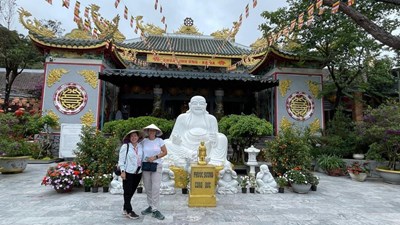 Visitan la pagoda famosa Linh Ung en Da Nang