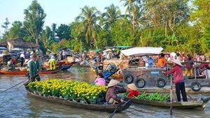 Floating markets and vibrant colors in the heart of the Mekong Delta