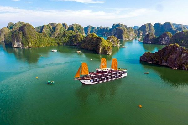 Bahía de Ha Long, una de las maravillas naturales del mundo (Usted puede elegir crucero)