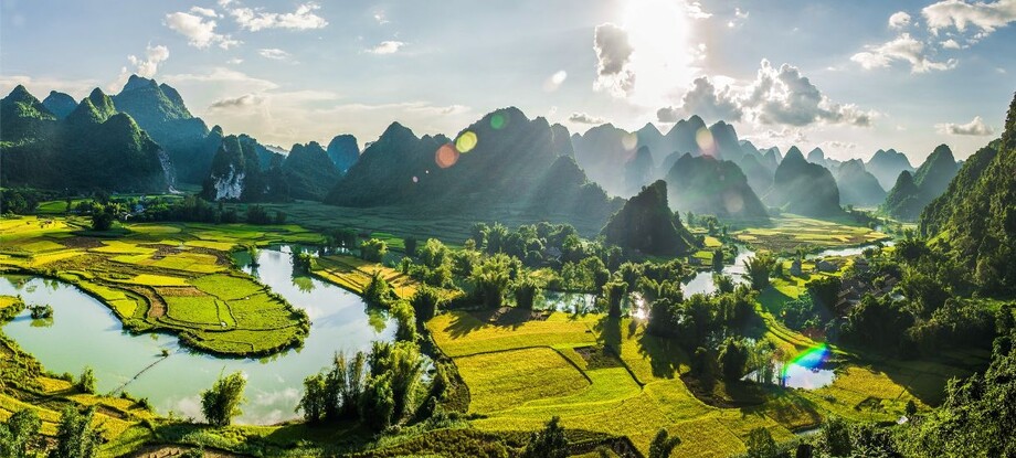 Vietnam in 3 Weeks: Northern Tribes & Central Heritage