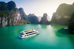 Diviértete en un crucero por la bahía de Halong.