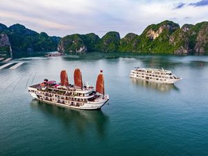 Bahía de Halong, una de las 7 maravillas del mundo