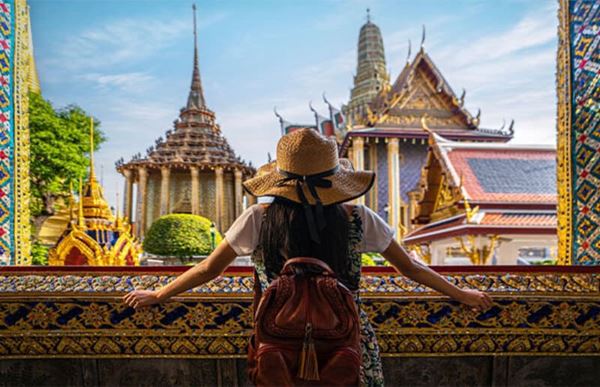Gaze at the intricate details of Bangkok’s Grand Palace—a majestic blend of Thai architecture and cultural splendor