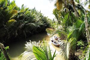 Paseo por el bosque de coco de Ben Tre en barco