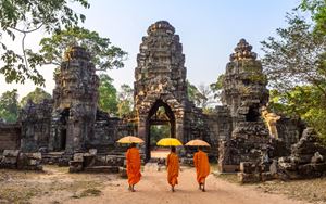 10 Days Discover Angkors Temples to Coastal Retreats