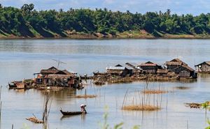 Serenidad del pueblo flotante: la vida en las tranquilas aguas de Tonle Sap