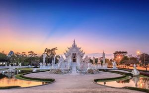 El templo blanco está en Chiang Rai
