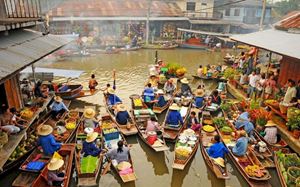 El mercado flotante Damnoen Saduak es el mercado flotante más antiguo de Tailandia, a unos 100 km de Bangkok.