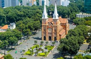 La catedral de Notre Dame en el centro de la ciudad de Ho Chi Minh