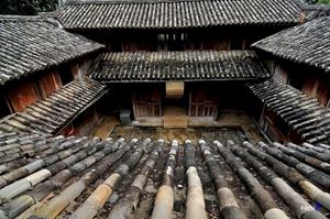 Palacio del rey étnico Vuong, un sitio histórico y cultural interesante