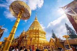 Doi Suthep, majestuosa montaña que domina Chiang Mai, alberga el sagrado templo Wat Phra That Doi Suthep.