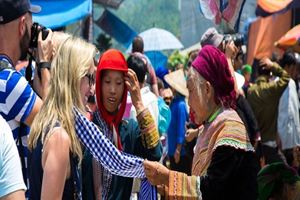 Encuentro con los grupos étnicos locales en Sapa