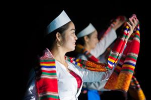 Espectáculo de danza tradicional de la etnía Muong, Pu Luong