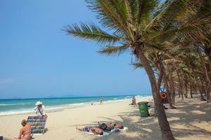 Descansando en la playa de Cua Dai, Hoi An