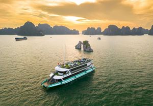 Diviértete en un crucero por la bahía de Halong.