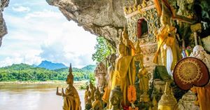 Pak Ou Cave : Sacred treasures in the heart of limestone