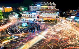 Además de las actividades de exploración cultural e histórica, Hanoi posee una animada vida nocturna en el área del casco antiguo.