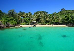 Un oasis en la isla de Phu Quoc con aguas cristalinas y playas de arena