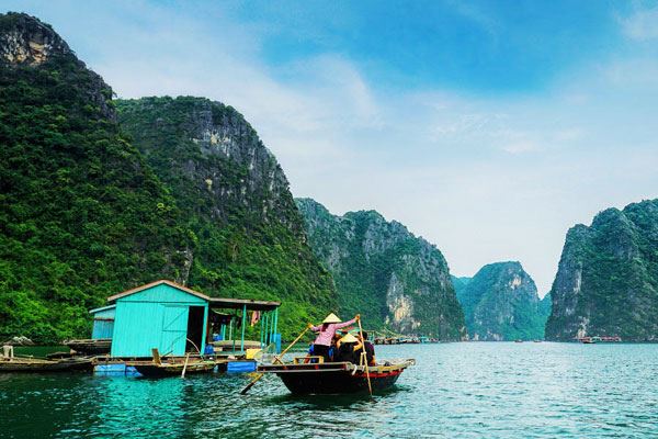 Excursion to the floating villages, Cat Ba