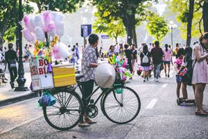 Vendedor ambulante en Hanoi