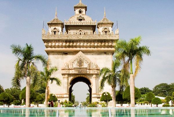 Puerta de Patuxai, un emblemático monumento que refleja la historia de Laos