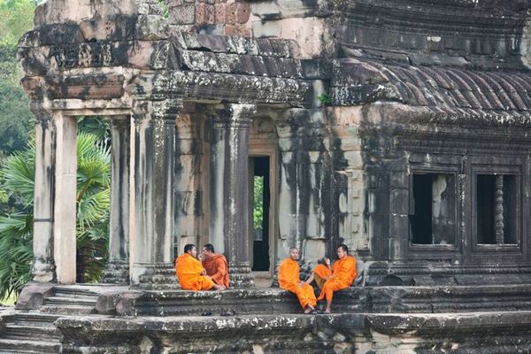 Monjes en un templo de Angkor