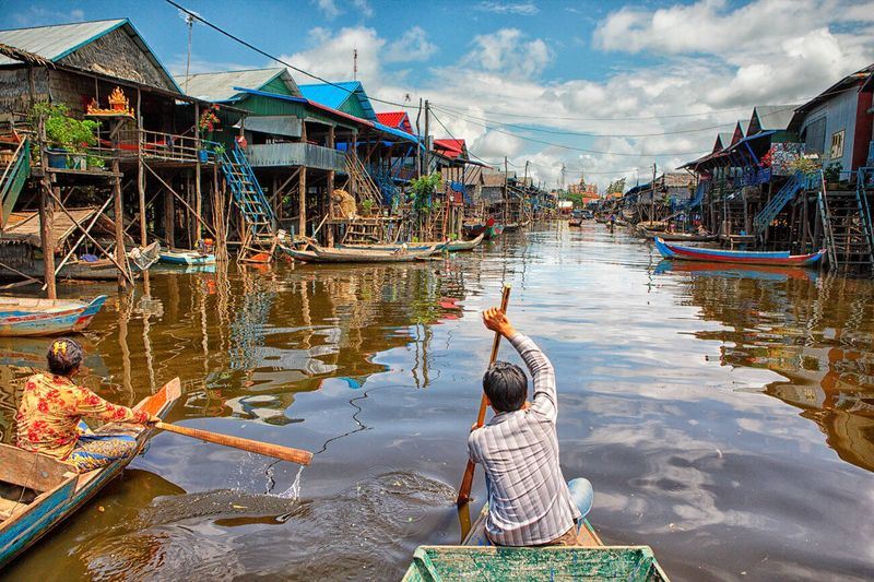 Pueblo flotante en el lago de Tonlé Sap