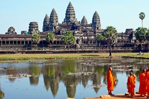 Angkor Wat es un enorme y gran complejo de templos construido en piedra.
