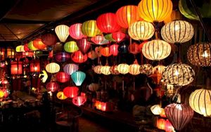 Las linternas son una imagen típica de la antigua ciudad de Hoi An