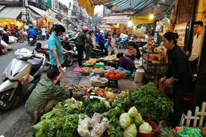 Un mercado normal en la zona del casco antiguo de Hanói