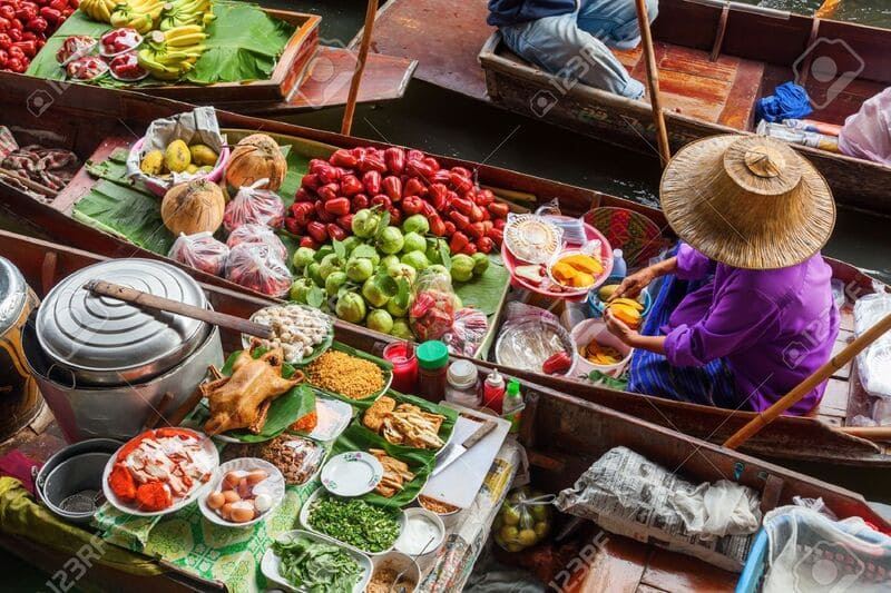 Vibrant Bustle at Damnoen Saduak Floating Market