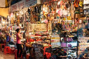 El mercado nocturno de Ben Thanh, en el centro de la ciudad de Ho Chi Minh