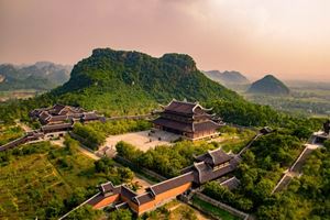 Vista panorámica de Bai Dinh, el complejo de templos más grande de Vietnam