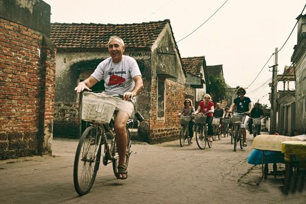 Paseo por el pueblo en bici