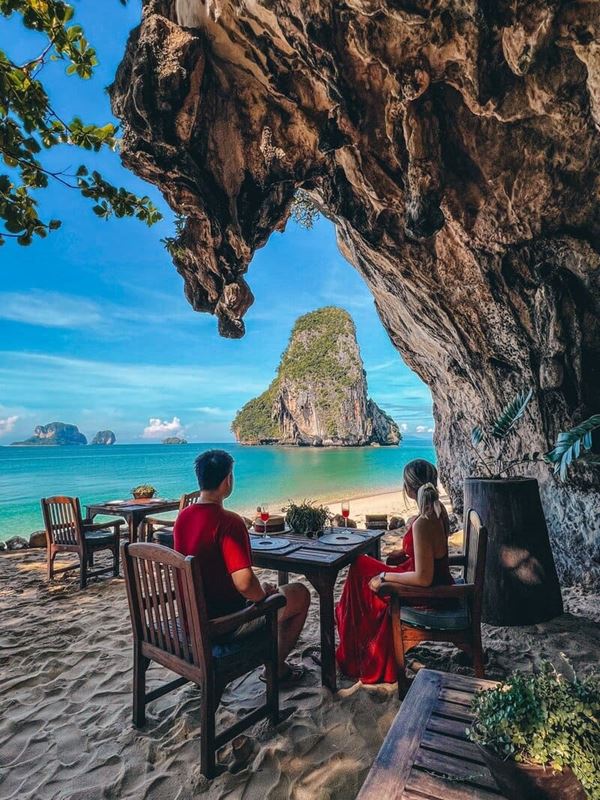 Enjoy the beauty of the beach while having lunch