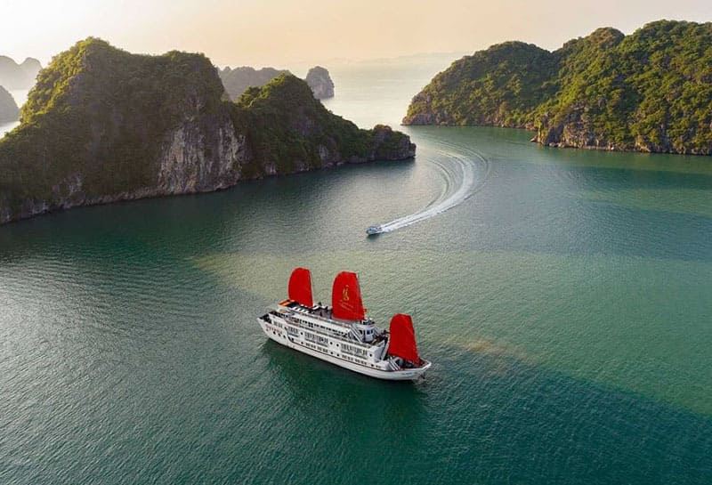 Ha Long Bays breathtaking panorama 