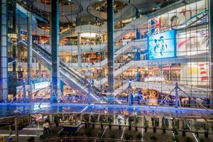 Bangkok is a lively shopping destination in Southeast Asia thanks to its modern shopping malls.