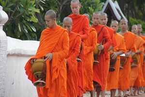 Tak bat, la ceremonia de entrega de limosna en Luang Prabang